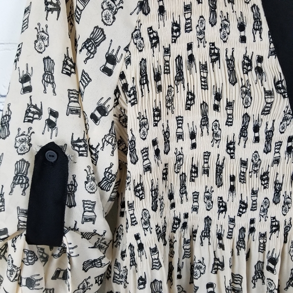 SUNNY LEIGH | shirred v-neck flowy blouse - Picture 3 of 5